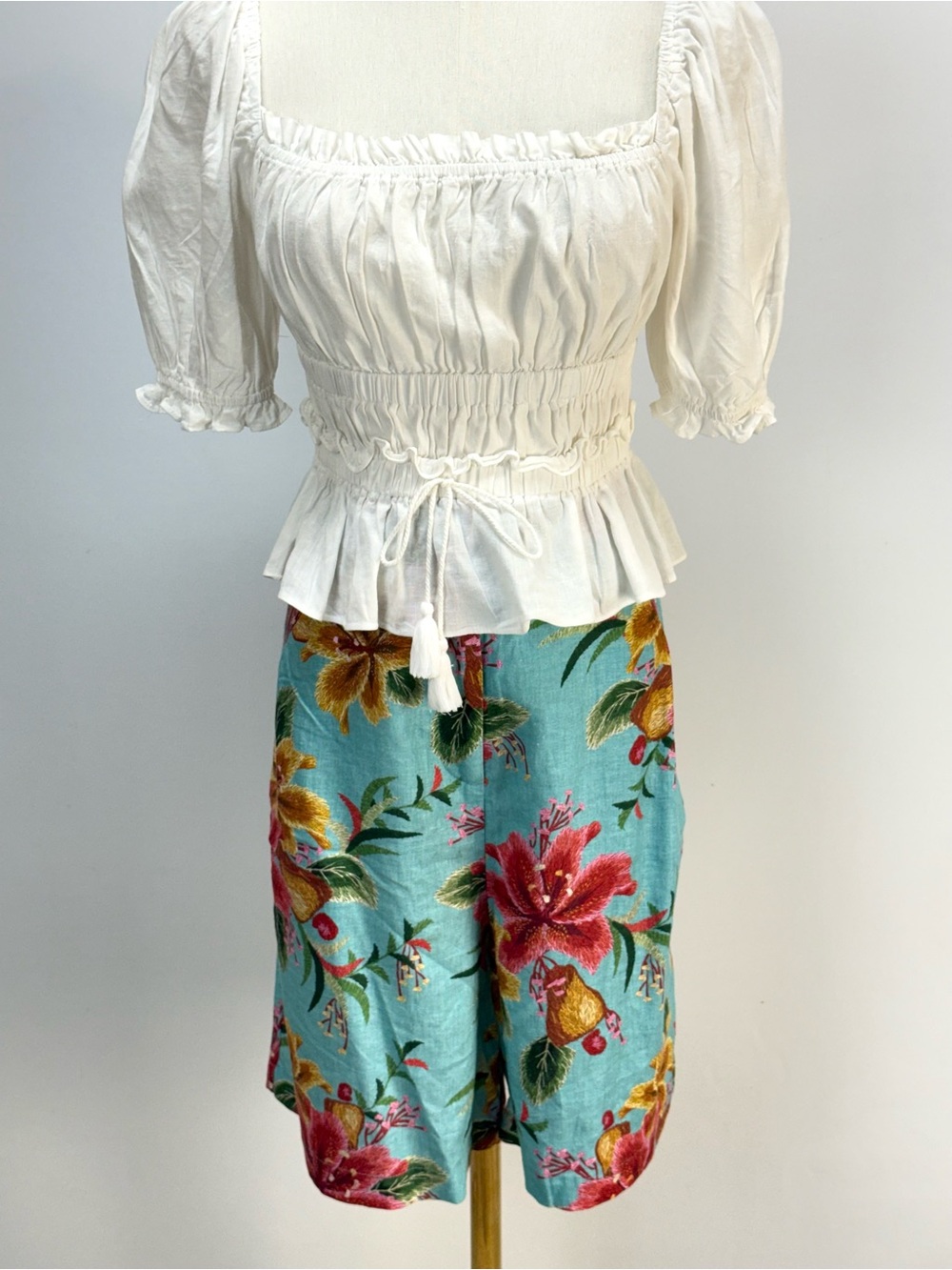 FARM RIO Turquoise Floral Bermuda Linen blend shorts size M